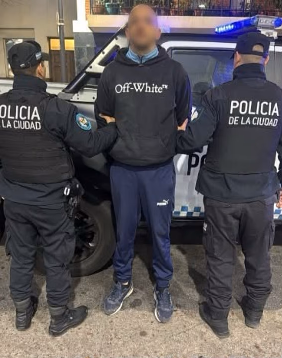 Detuvieron a un hombre que atacó a cuchillazos a dos clientes en una estación de servicio