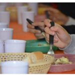 Comedores y merenderos al límite: la demanda alimentaria en los barrios es cada vez mayor