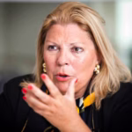 Carrió denunció penalmente a Javier Milei