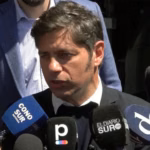 Axel Kicillof salió a responderle a Javier Milei por quienes no llegan a fin de mes: «Se burló de la gente»