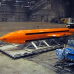 La “madre de todas las bombas” que Estados Unidos considera usar contra Irán